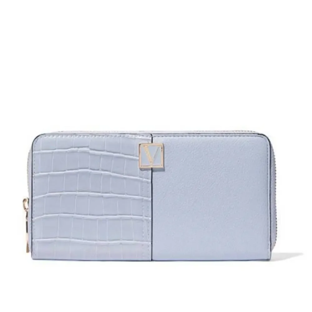 Victoria's Secret The Victoria Wallet Limited Edition Skyflower Blue Croc Pebble - Picture 1 of 10